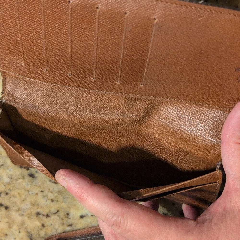 Louis Vuitton Brown Monogram Simple Wallet. Authentic - Picture 4 of 7